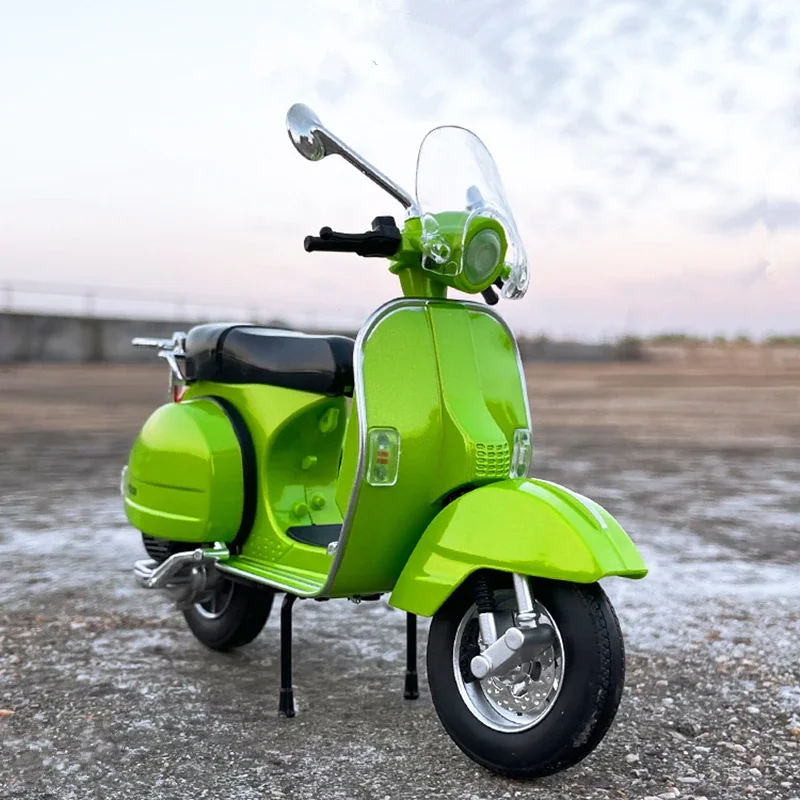 1:10 Zliatina Diecasts Vespa 125 Classics Motocykel Model Vozidlá Zvukové svetlo mimo cesty Autocycle simulácie zberateľov hračiek automobil