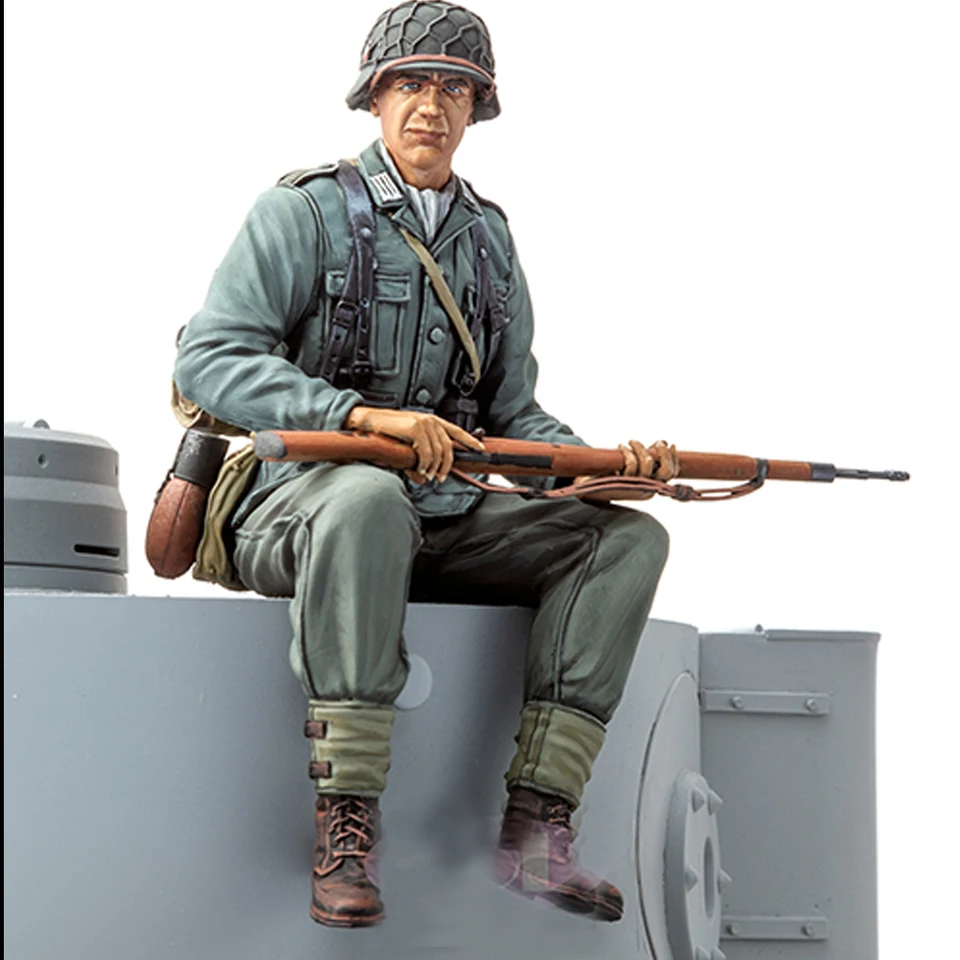 1/16 pechota druhej svetovej vojny, stojaté držanie tela, vojak modelu živice, vojenské témy druhej svetovej vojny, nezasiahnutá a nenatretá súprava