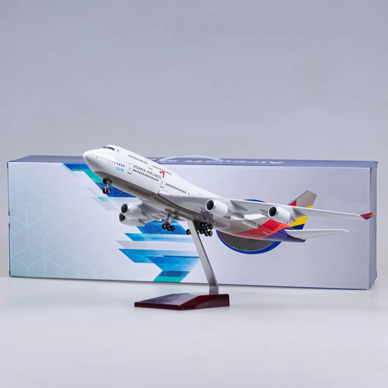 1/160 Stupnica 47 cm lietadla B747 Kórejská letecká spoločnosť ASIANA Model W LED svetlo Diecast Resin Resin Plane Collection Fans Decoration Gifts