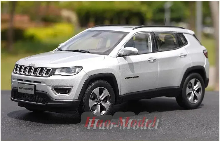 1:18 NOVINKA FOR GAGC Fiat Jeep Compass zliatina Diecast Guide Metal Car Model Birthday Darčeky Hobby Zbierka Zbierka ozdoby strieborné
