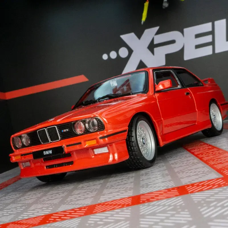 1:24 1988 BMW M3 E30 zliatiny Model športového automobilu Diecasts Metal Classic Car Vozidlá Model simulácia zvuku a ľahké detské hračky Darčeky