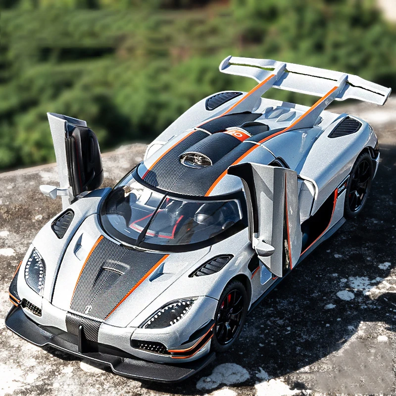 1:24 Koenigsegg One 1 Model zliatiny automobilu Diecast Metal Model Model Model simulácia zvuku a svetla Zbierka Detská hračka Darček