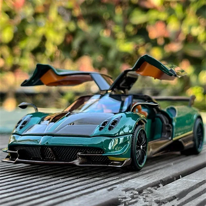 1:24 Pagani Huayra BC Zliatina športového modelu Diecast Metal Racing Car Vozidlá Model simulácia zvukovej svetelnej zbierky Detská hračka Darček