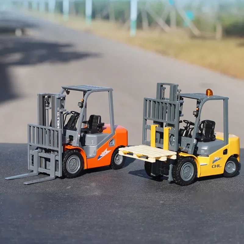 1:25 CPCD30 vysokozdvižné zdvíhacie zdvíhacie zásobníky inžinierskeho vysokozdvižného vozíka Model vozidla Diecast Metal Collection Collection Collection