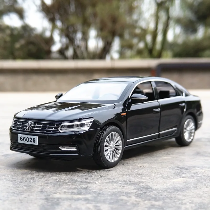 1:32 VW Passat Zliatina Model automobilu Diecast Miniatúrna hračka Zbierka simulácie vozidla Zvuk ＆ Svetelné deti