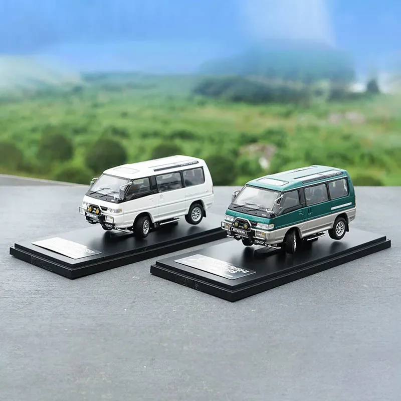 1:43 Scale Delica 4WD Model zliatiny automobilu Diecast kovový simulačný simulačný hračky Collectibible Dospelý detský suvenír