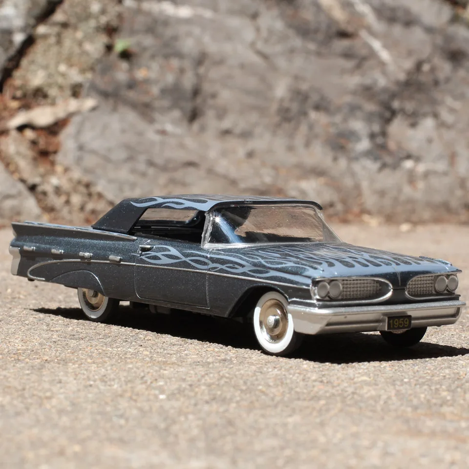 1:43 Scale GFCC Classic 1959 Pontiac Bonneville Convertibilné vozidlo zliatiny zliatiny kov Diecast Model Model automobil s plameňom Miniature