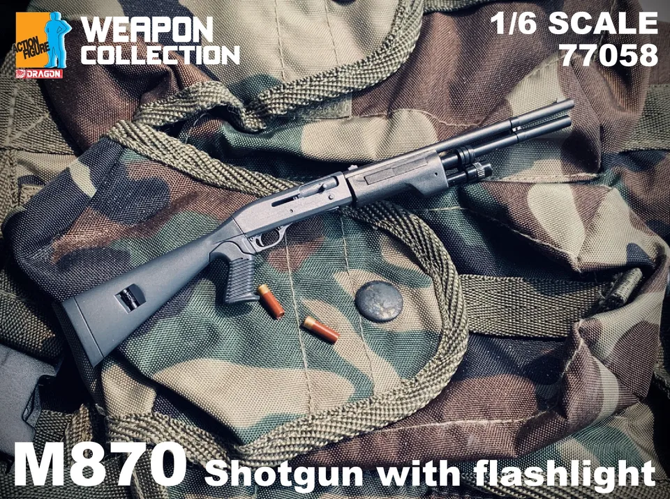 1/6 American Remington M870 Shotgun. Pripojený je plastový statický miniatúrny model baterky. Príslušenstvo pre vojak