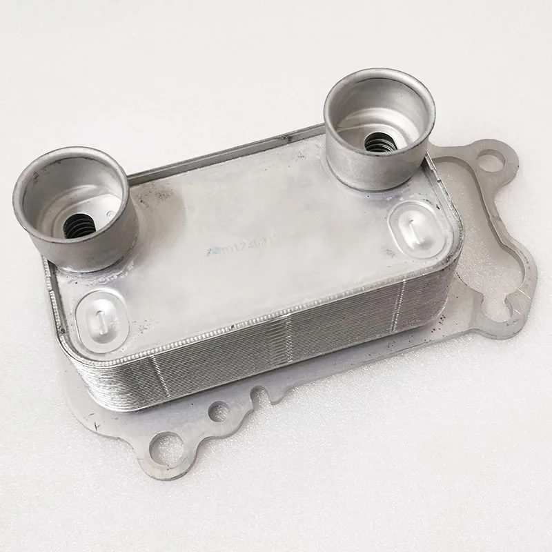 1 ks 11427802113 7802113 Olejový chladič pre BMW 1er 3er 5 er X1 X3 E88 E87 E81 118D 120D E84 E83 E92 E93 E93 E90 E91 E61 N47D20C 2.0
