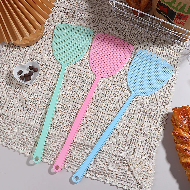 1 ks plastový muškár Swatter Swatting Insect Fly Swatter Domácnosť Príručka predĺžená rukoväť a swatters komárov