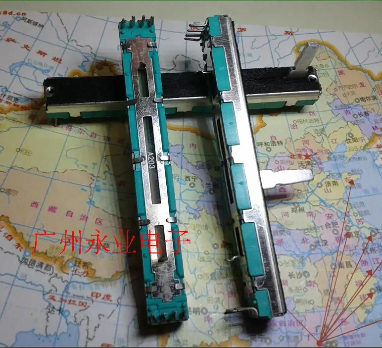 1 kus 75 mm mixér rovný posúvač Fader Dvojitý posuvný potenciometer 8 stôp A20K A203 Dĺžka rukoväte 15 mm
