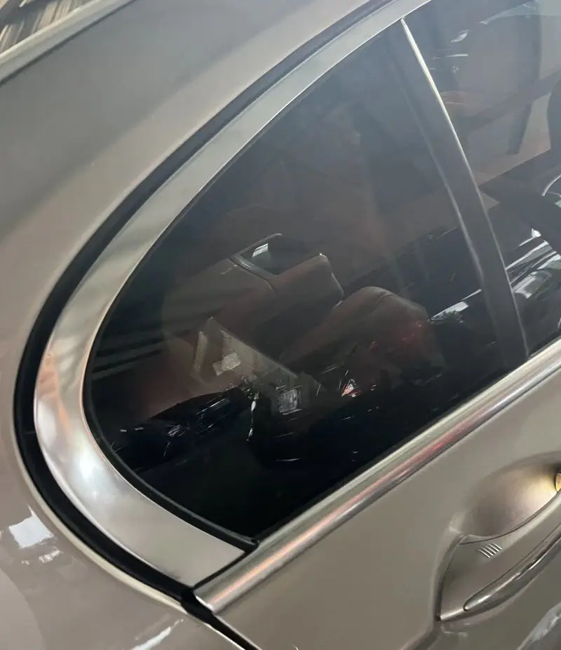 1 kus predného/ zadného ľavého/ pravého zadného bočného gumového tesnenia pre BMW F01 F02 740I 750I 740LI 750LI 2009 2010 2010 2012 2013 2014 2014
