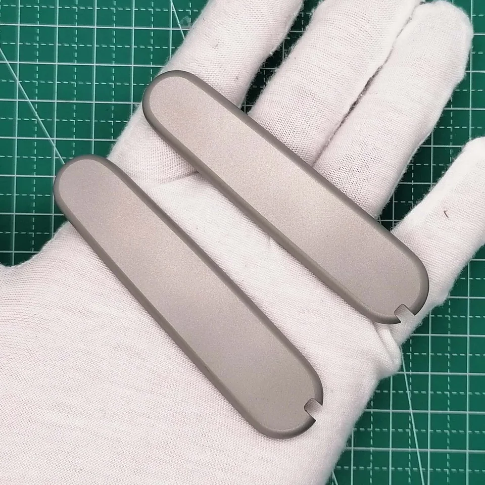 1 párové ručné stupnice Titanium TC4 s pinzetou a špáradlom pre 84 mm Victorinox Švajčiarska armáda noža Modify SAK 84 TI Scale