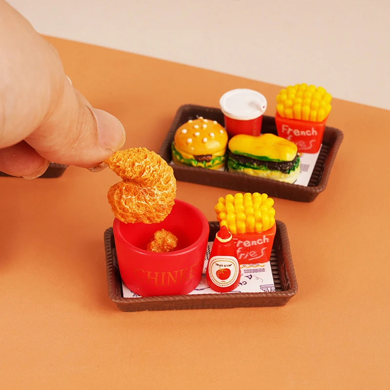 1 Sada DIY Dollous Miniatúrne jedlo simulácia Hamburg Hamburg Franks Fried Chicken Celé rodinné vedro Model kuchynské hračky