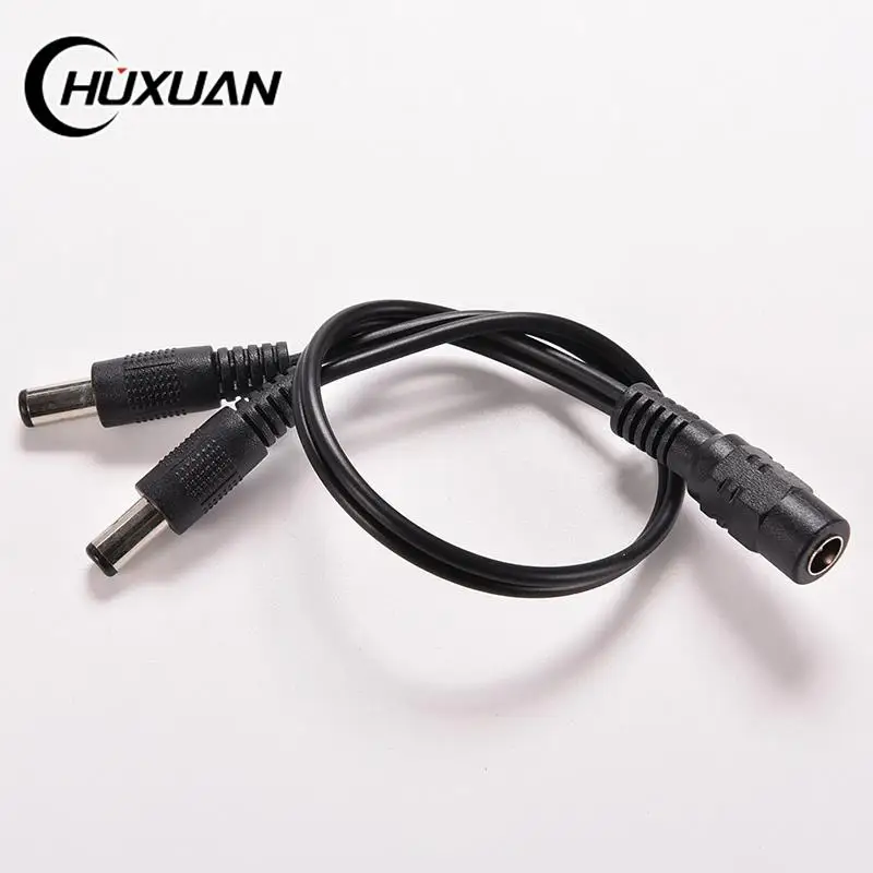1 samica až 2 samec spôsob mužského jednosmerného jednosmerného roztoku konektorového kábla konektora pre CCTV LED pásma LED adaptér svetla 5,5 mm 2,1 mm