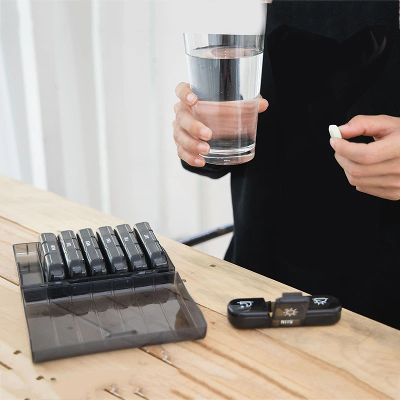 1 Set Pill Box 7 dní organizátor 21 mriežky trikrát jeden deň prenosné cestovanie s veľkými priehradkami pre vitamíny liekových rybích olejov