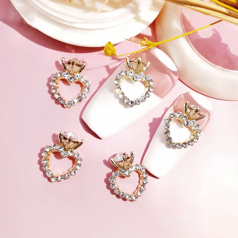 10 ks Zirkónový srdcový prsteň Kúzla na nechty 3D Diamond Pearl zliatiny Nails Art Decoration Gold Silver Manicure Remanestone časť 9.5*11,8 mm