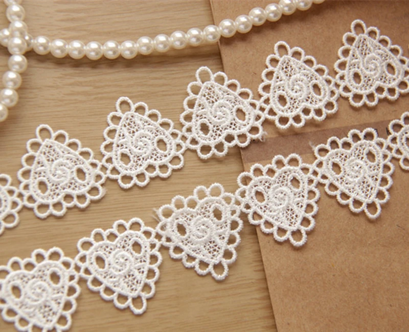 10 yardov srdiečko ružové kvetinové čipky Stuha Trimy kostýmové orezanie biele čierne šaty Aplikácia Polyester DIY remeslá šijacia tkanina
