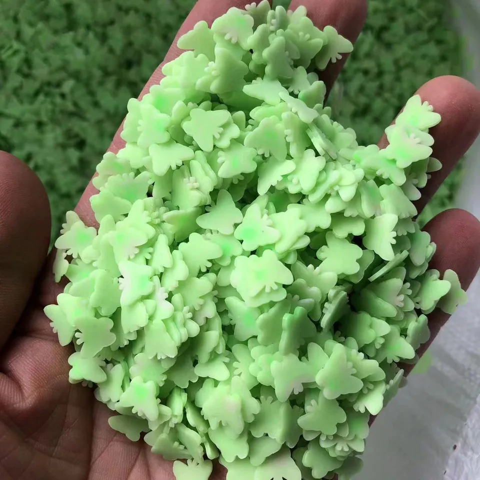 100 g/šarža 1 cm farebná žiara motýľ Polymér Clay Clay Brinkles pre DIY remeselnícke poháriky