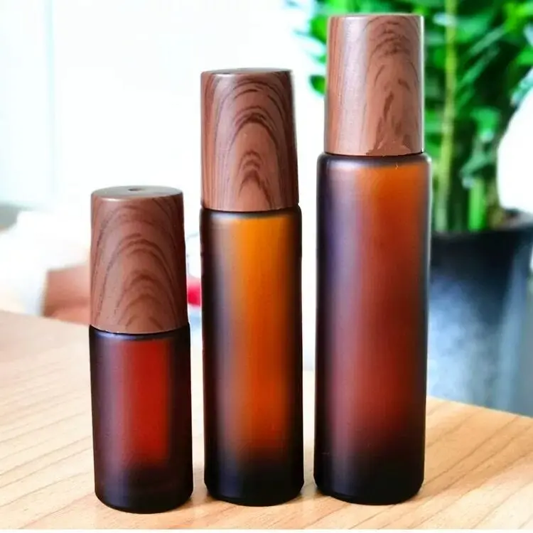 100ks 5 ml 10 ml 15 ml matné jantárové sklenené rolky na fľaši s kovovým loptičkou tenký sklenený valček éterický olej Injekčné fľaštičky bambusové čiapky
