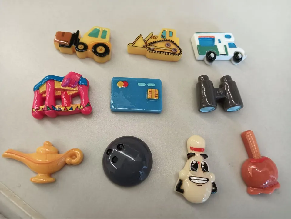 100ks kreslená plocha živice Reviin Car Telescope Bowling Ball Charms Cawaii Dollous Duzd Diy remeselníky