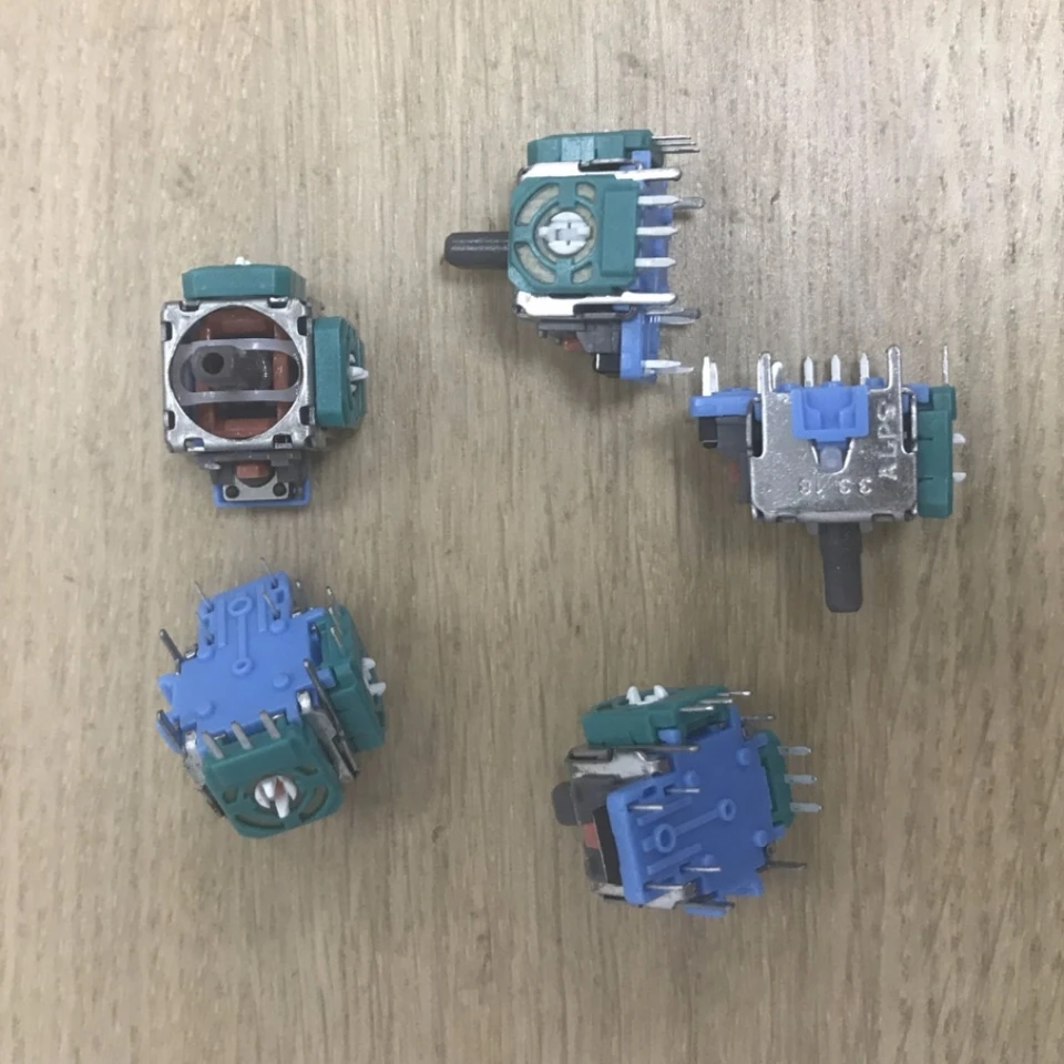 100ks/lot OEM Analog Stick Controller 3D Rocker Button pre ovládač PS4 Gamepad vyrobený v Číne
