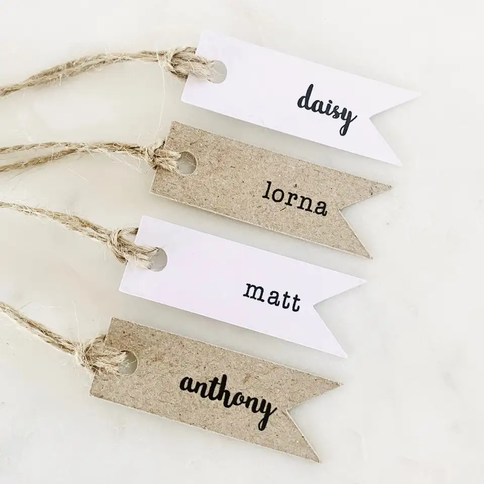 100ks všetky osobné kaligrafické darčekové značky Mini Name Tags - Rustikálne darčekové značky - Značky laskavých - Miesta miesta - Značky sedenia