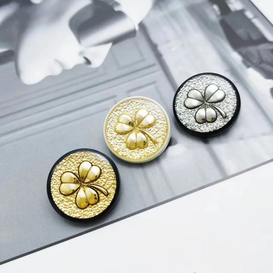 10ks 18/33/25 mm Clover Metal Button pre ženy kabáty Sveter Džínsy Špeciálne okrúhle gombíky Veľkoobchod