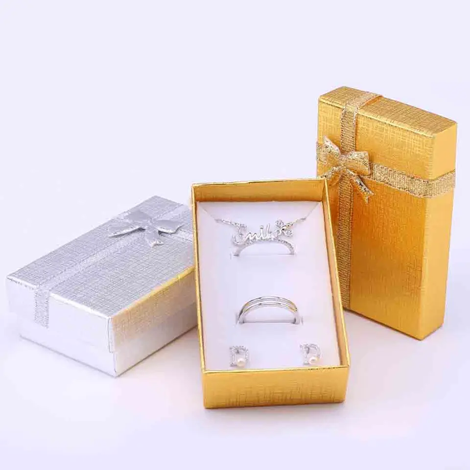10ks 5x8x2.5cm šperky Gold Silver Darčekové kartónové škatule pre prívesné náušnice náhrdelníkov Rings Balenie s bielou špongiou
