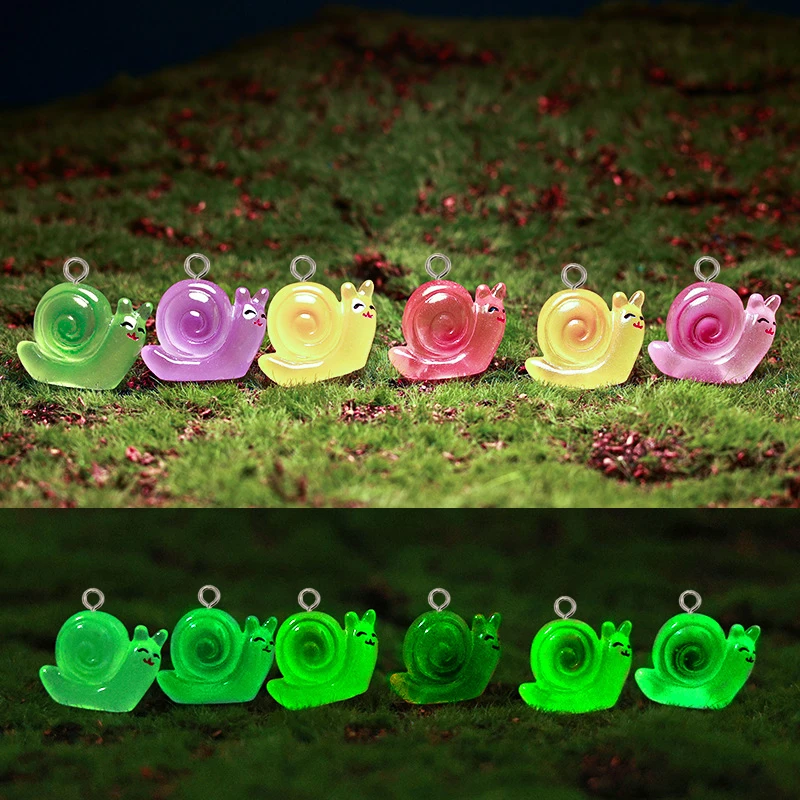 10ks kawaii svetelná živica slimák Miniatúry Zvieratá náušnice Prívesky na šperky výroby DIY Keychains Nálezov remeselných remesiel