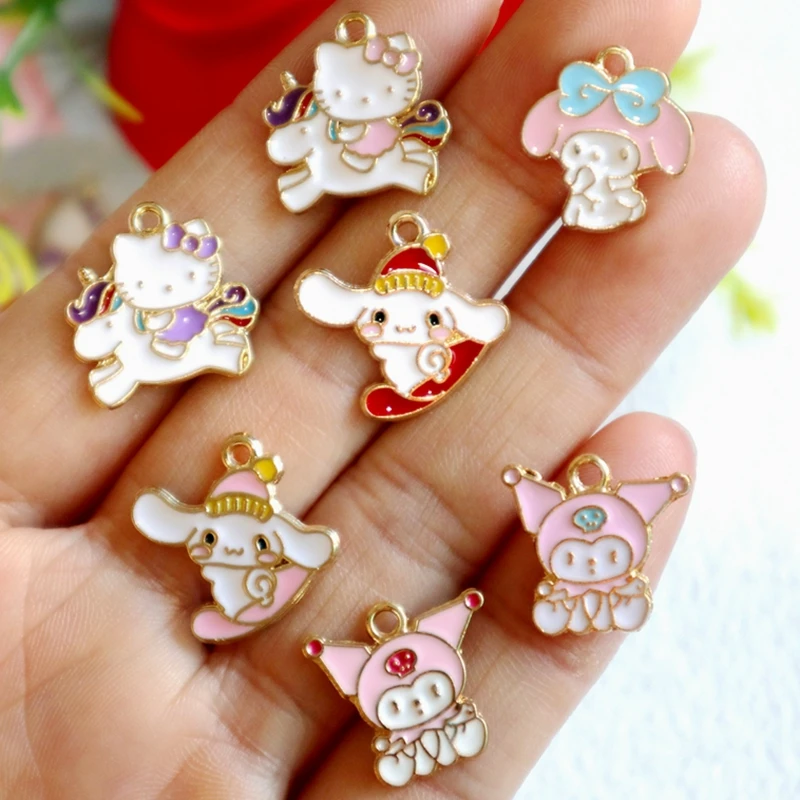 10ks Sanrio Kuromi Cartoon Anime Metal Pendant Kawai Roztomilé zliatinové kúzla DIY ručne vyrobené šperky komponenty dekorácie doplnky