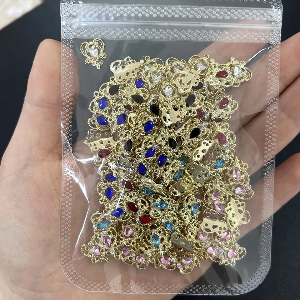 10ks/taška 3D retro zliatiny Karty kovové zirkónové nechty Diamonds kamienky nechtov na nechty dekorácia DIY luxusné nechtové šperky 8.4*13 mm