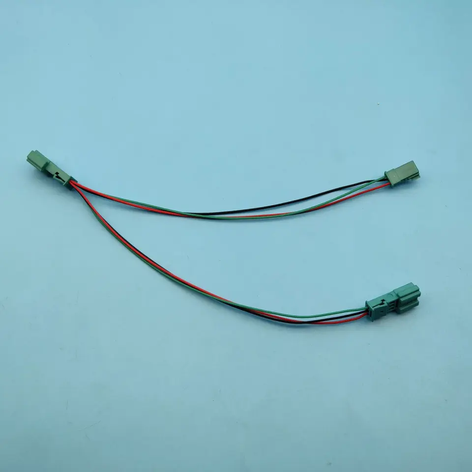 1355600-9B 1pcs 3 PIN CONEKTOROVÝ KAMP DREJOVÝ KABUR DREH RADIO RADIOP VÝKON PRE CAR 61138377072 61136931929