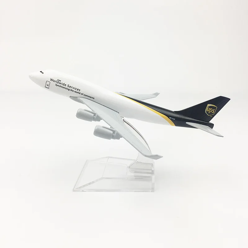 16cm model Diecast zliatiny zliatiny kovové lietadlo na celom svete UPS B747 lietadlá s základňou zbierka dekorácie Diskry Toy Gift