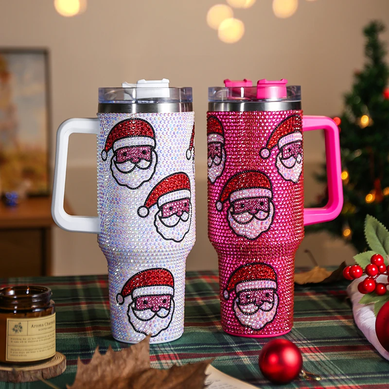 1ks 40oz/1200 ml Santa Claus Thermos Cup s rukoväťou a slameným vekom, prachom odolné voči slamenému veku, 304 bezstarostnými oceľovými izolovanými šálkami