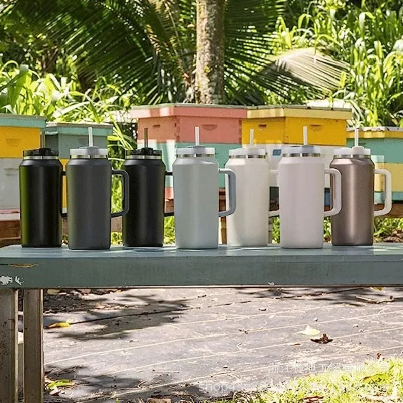 1ks 64oz z nehrdzavejúcej ocele Kávový šálka tepelnej veľkej kapacity Thermos MUG Punler s rukoväťou prenosná cestovná slama šálka Drinkware