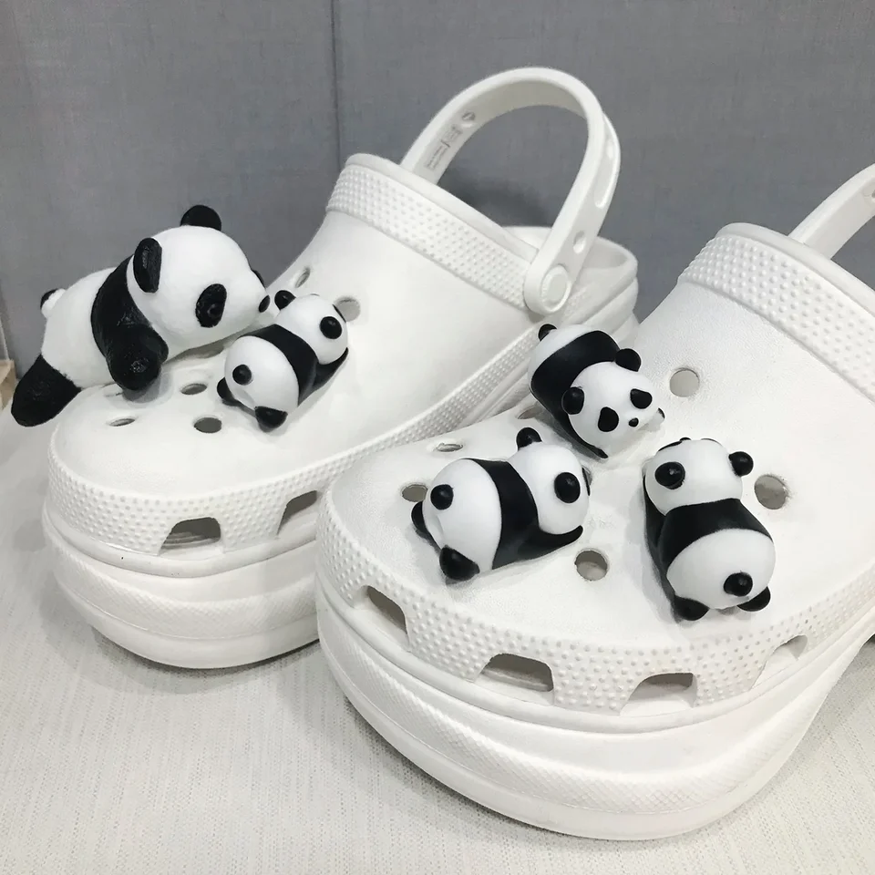 1ks roztomilé panda detské topánky kúzla Krásne karikatúry stereoskopické sandále dekorácie Deti DIY SLOPPER HOLE DOPORY NOVINKA Nové