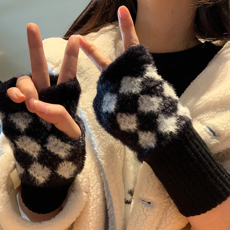 1Pair Mink Fleece Soft Winter Half Finger Rukavice Ženy Teplé luxusné plyšové pletené rukavice bez prstov Dievčatá zápästie písať rukavice