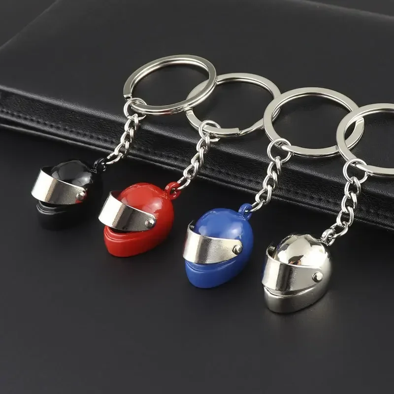 1PC Car Keychain Motorcycle Motorcycle Tvar kov kovový prívesok 3D mini prilba kreatívny kľúče prsteň interiérový suvenír