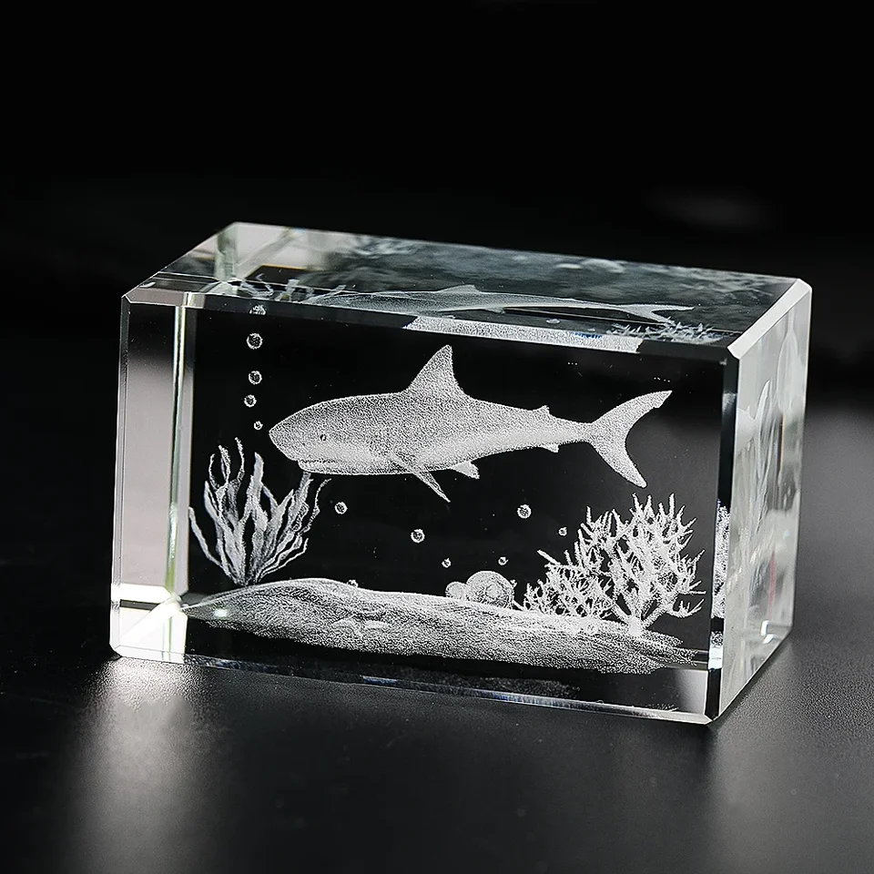 1PC laserové gravírovanie žraloka pod vodou hranol hranol sklenený kryštál ornament akvárium suvenír