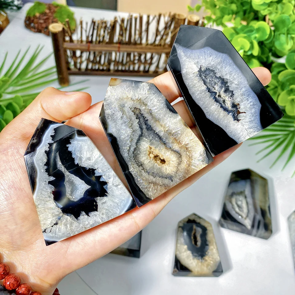 1pc náhodné vysokokvalitné čierne sardonyx geode achátové body, prírodný krištáľový bod, domáca dekorácia, trblietky, vianočný darček
