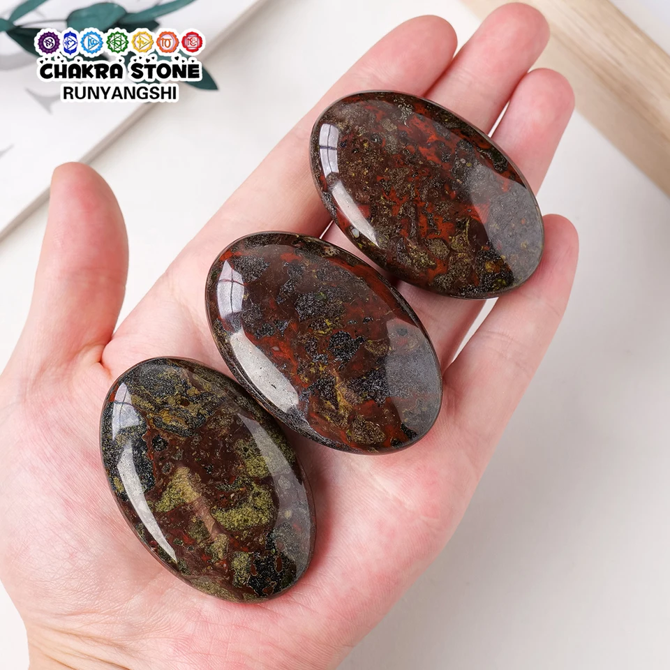 1PC Prírodný drak Blood Stone Hot Compress Stone Lieda Crystal Energy Fingertip Toy Home Craft Darce Darčeky
