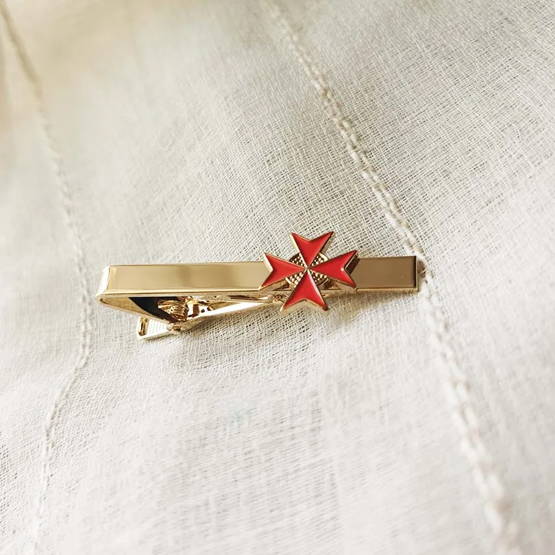 1PC slobodomurársky rytier templár Červené kvetinové klip Clip kríž mäkký smaltovaný slobodomurársky módny mužský bar na krk