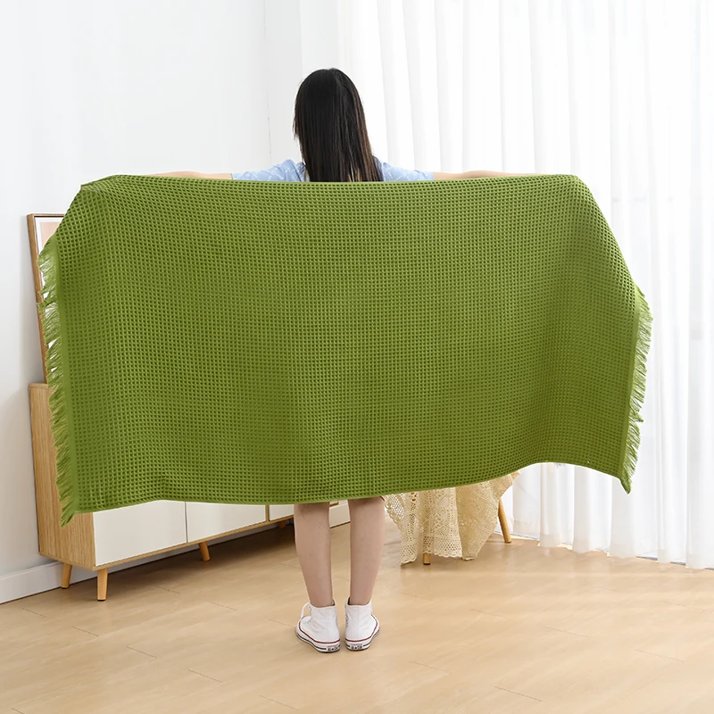 1pc Tassel pletená prikrývka, mäkká a teplá, je možné použiť na pohovku, kanceláriu, posteľnú zdriemnutosť, tiež vhodnú na kemping, kúpeľňu, plávanie, pláž