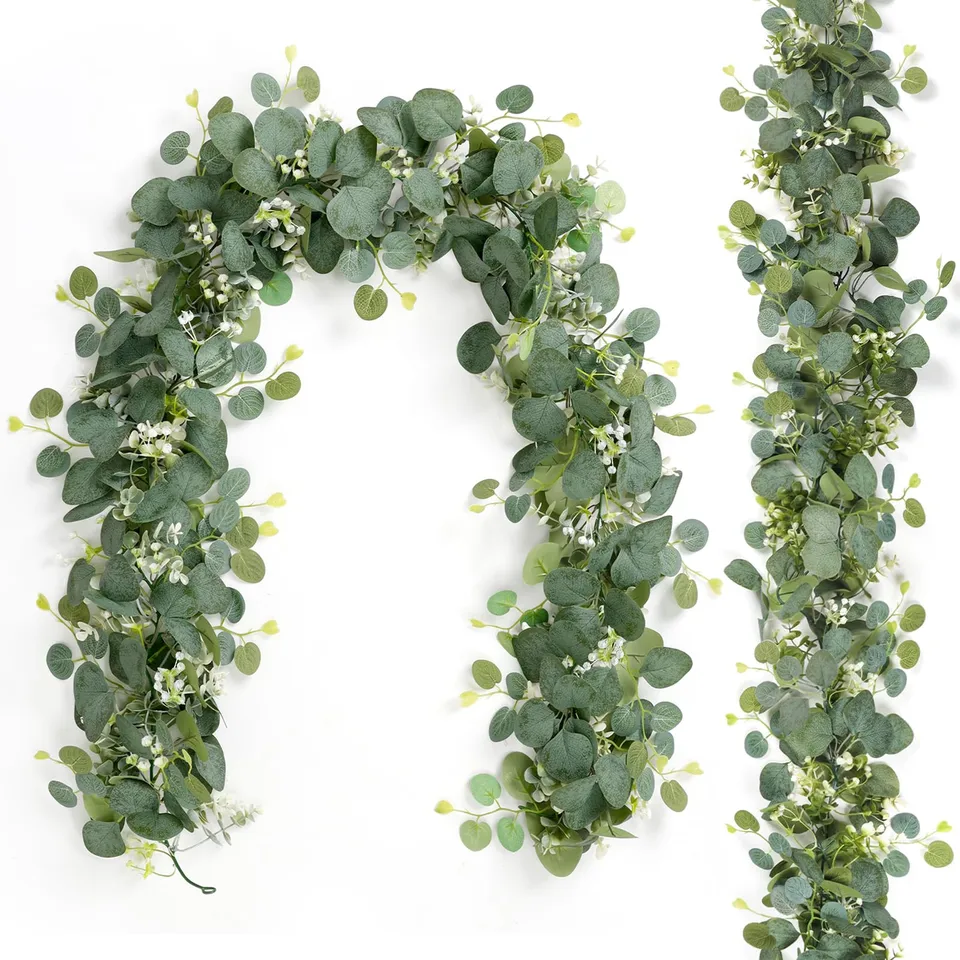 1pc umelý eukalyptus listy Girland Faux Plant Vines s bielymi kvetmi bobule na svadobnú domácu párty Vianočné deko