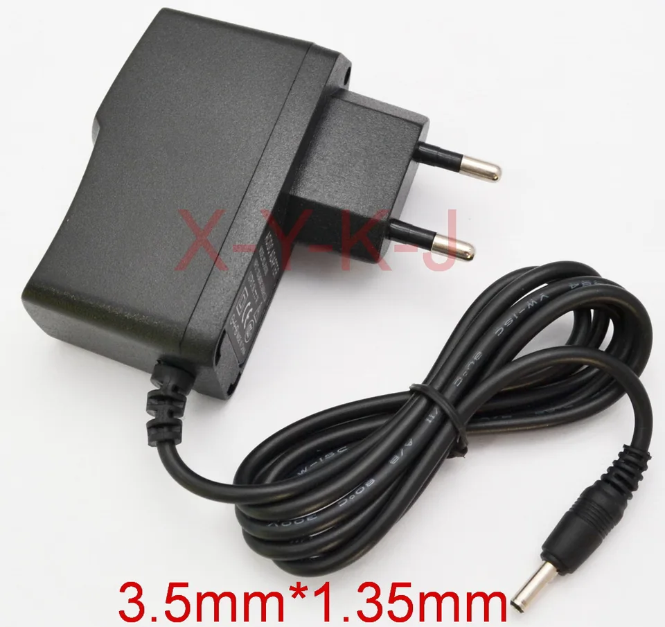 1pcs Vysoko kvalitný AC 100V-240V Prevodník prepínacích napájacích adaptérov DC 3V 300MA 0,3A DODÁVAŤ EU Plug DC 3,5 mm x 1,35 mm