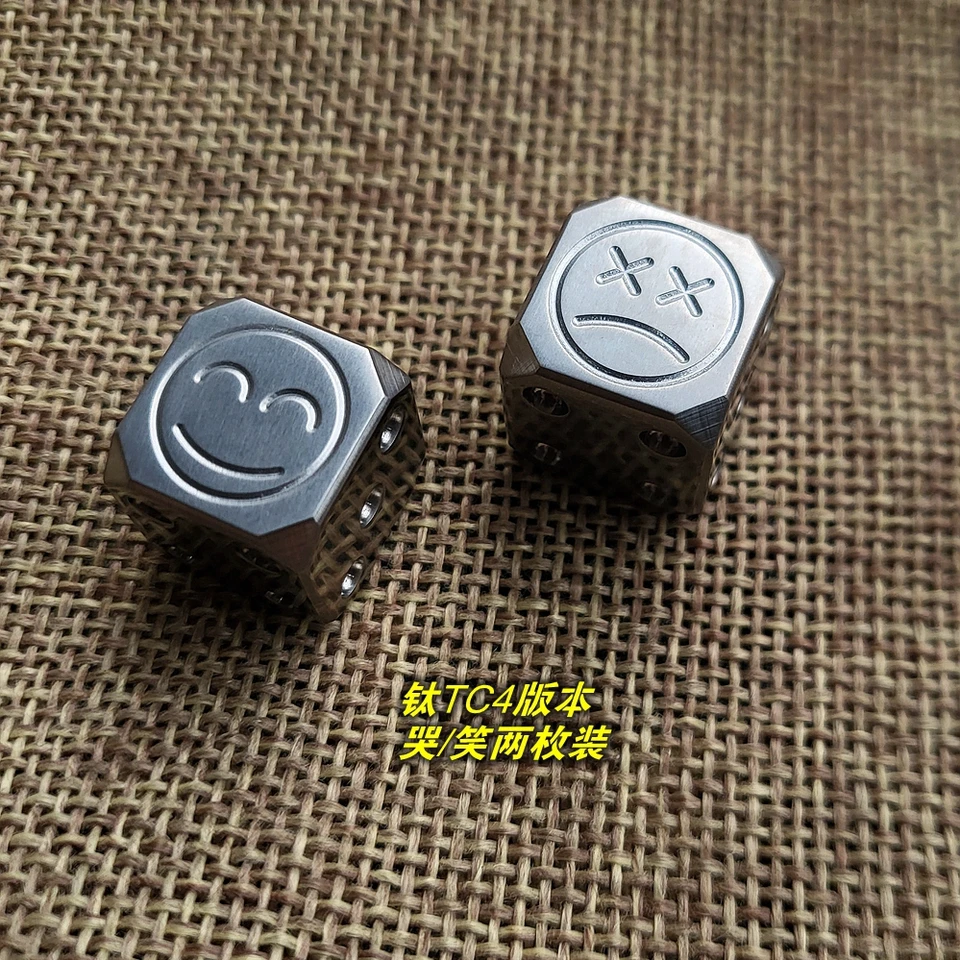 2 ks TC4 Titán zliatiny zliatiny Outdoor EDC Cool Small Tool Grey Round Titanium Dice Humping Bar nástroj Outdoor