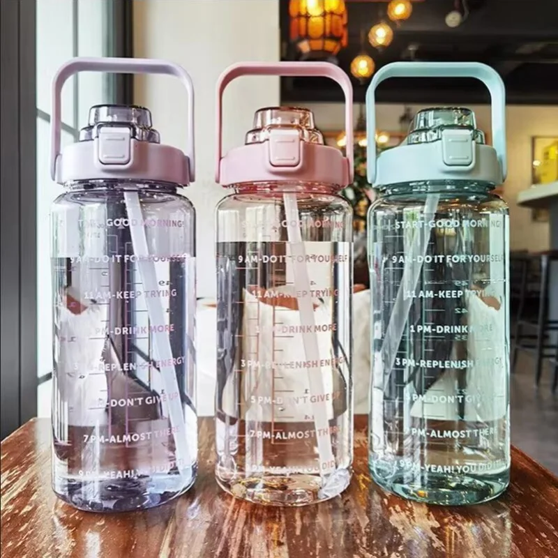2 -litrová fľaša na vodu so slamymi žien Dievčatá prenosné cestovné fľaše Fitness Bike Cup Summer Cold Water Jug s časovou značkou