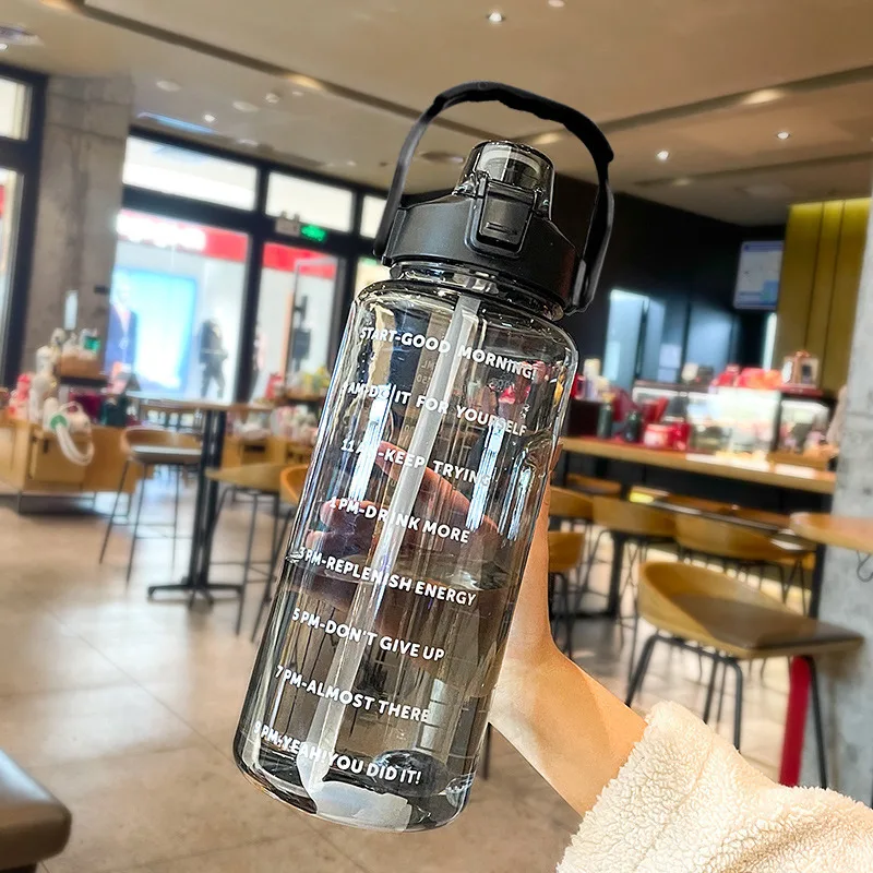 2 -litrová športová fľaša s vodou so slamymi Men Dámske fľaše Fitness Voda Vonkajšie fľaše na studenú vodu s časom marker drinkware1