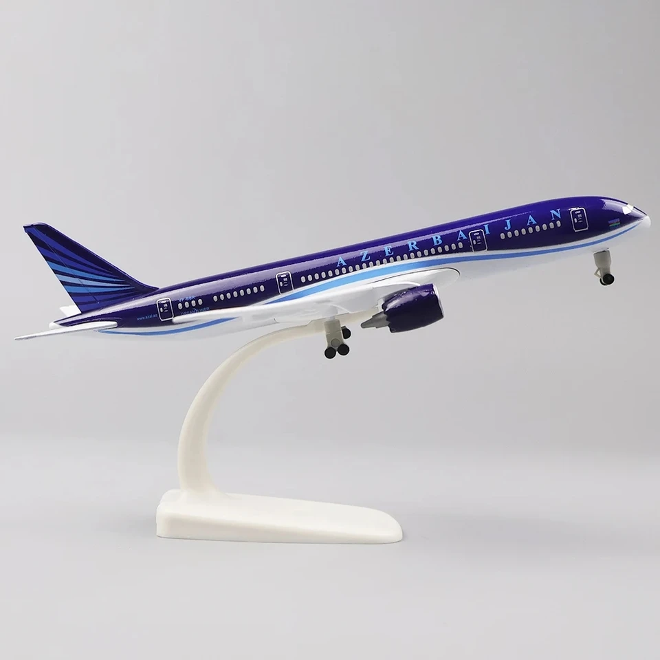20 cm 1: 400 Model zliatiny Model Azerbajdžan Airlines B787 (s kolesami a podvozkom) vhodný na zbierku darčekov